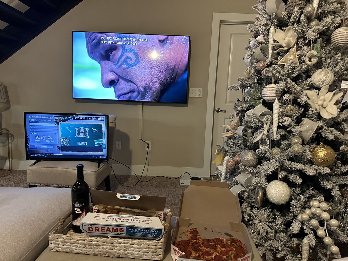 PFF_Commanders's tweet photo. Thank you to the 45th and 47th President of the United States for letting a guy like me have a night like this. WE’RE GOING FAST AND LEFT #RIP3 #MerryChristmas https://t.co/iAulb6EVvV