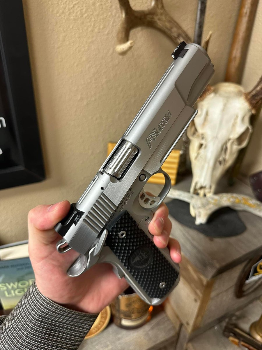 NighthawkCustom's tweet photo. 5” Falcon 10mm with recon rail, ambi, and IOS cut. That hi power style cut is so fine!! Happy Friday you wonderful people.
#NighthawkCustom #NighthawkCustomFalcon #Custom1911 #HandBuilt https://t.co/rZuXTjoi7w