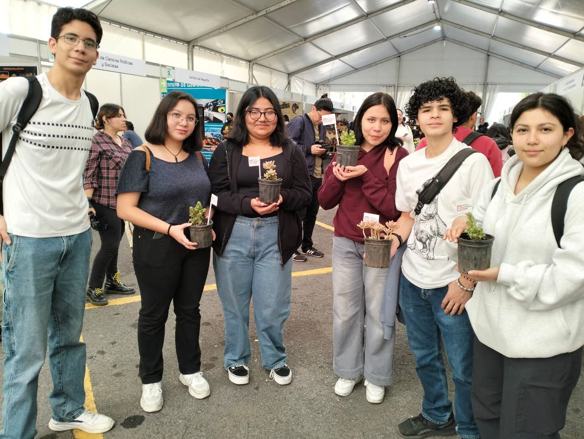 DifusionP4's tweet photo. Muchas gracias por la invitación a la #FeriaDeLasCiencias la Comunidad de #Prepa4 estuvo disfrutando de las actividades y las conferencias de este día @UniversumMuseo #ENP4 #yoamop4 #FeriaDeLasCiencias #CienciasyHumanidades https://t.co/IOBnHAuH9F