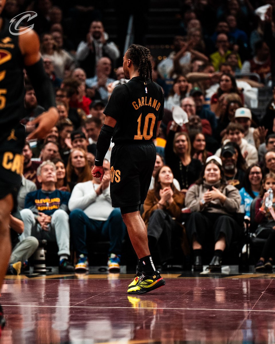cavs's tweet photo. We just scored 49 points... in the 1st quarter. #LetEmKnow https://t.co/n3htkYHMx6
