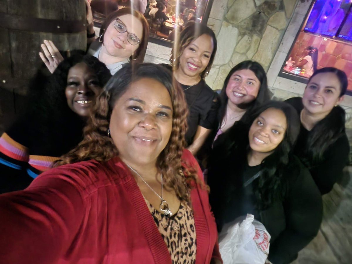 _TheCoachA's tweet photo. AMAZING time with my team. Much needed bonding and great vibes💙 @ChansoniqueG @ltoya1978 #CoworkersTurnFriends https://t.co/MlhQtSBWRJ