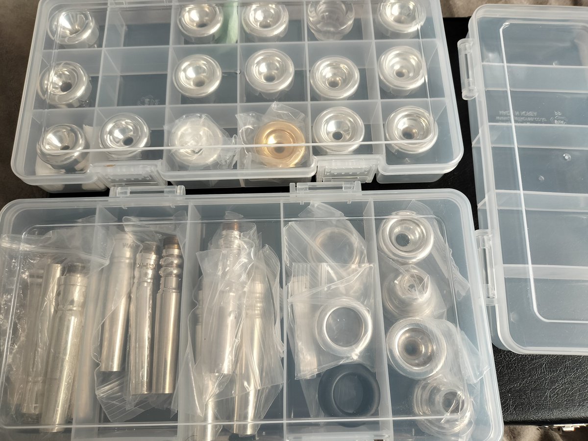 satono_rappa's tweet image. 北海道でトランペット吹いてます！

吹くのも集めるのも好きでトランペット吹きのみなさんと交流持てたらと思ってます、よろしくお願いします