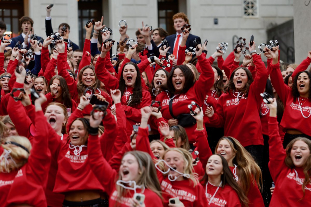wku's tweet photo. Roaring into Homecoming Weekend! 📣

#WKU #WKURoaringRed #WKUHomecoming2024 #WKUHoCo2024 #FallAtWKU #Homecoming #SchoolSpirit #Parade #Pomping #PepRally

@WKUAlumni @WKU_SA https://t.co/6OX7AR5ADa