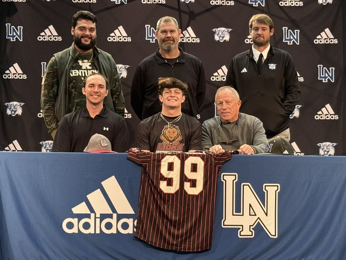 colewodzinski's tweet photo. It’s official. Thank you to everyone who came to support me and to everyone who supported me along the way,  and congrats to everyone else who signed this week! @nickritkoccbc5 @15SportsBulldog @reece_honeycutt @LNHSBaseball9 @ty_wigginton1 @coach_fontanez @CreedMoureyCCBC https://t.co/rEzTXa14GO