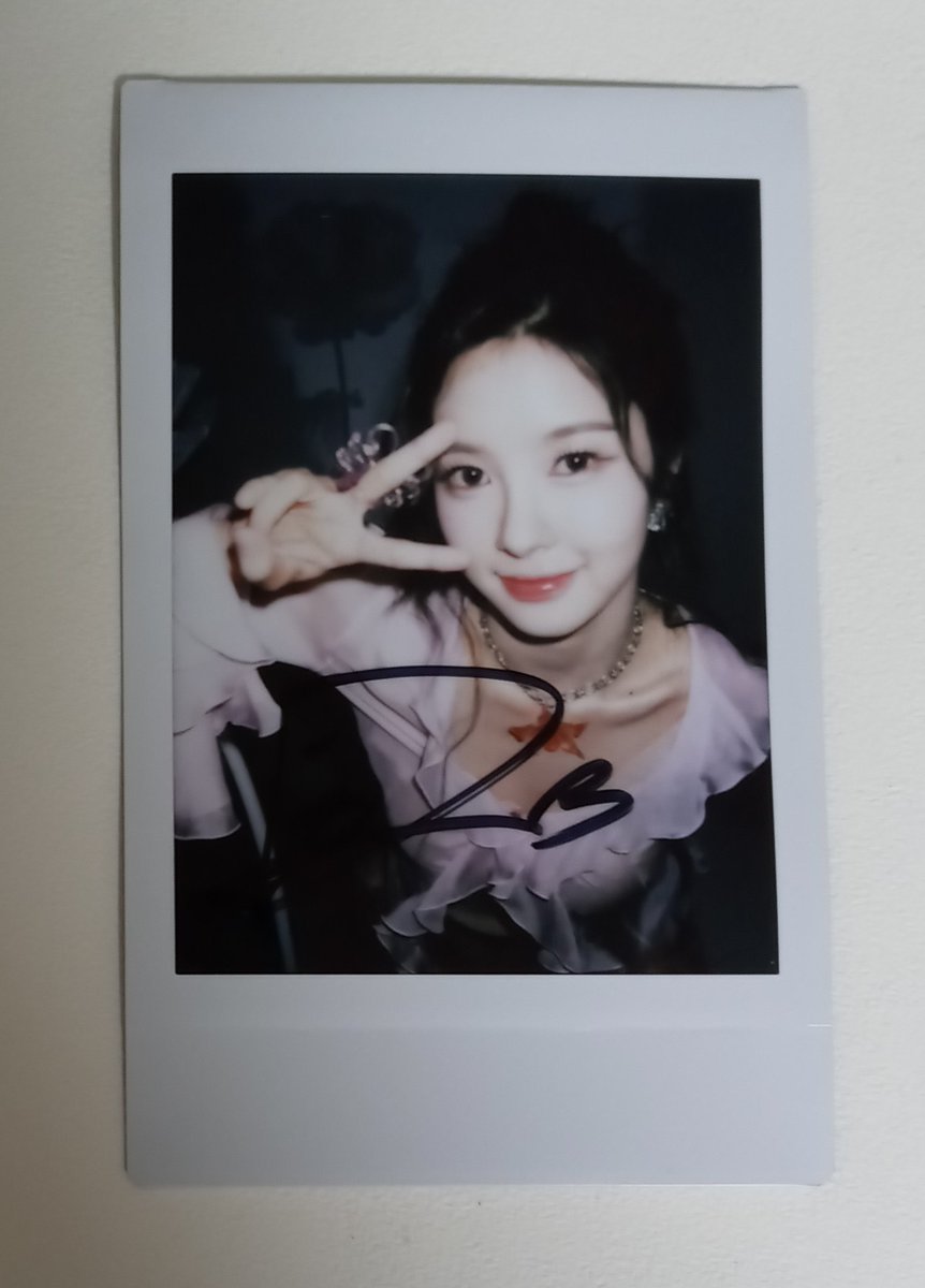 Ss102983Goim's tweet photo. #Kep1er #TIPITAP #김다연 #DAYEON #ダヨン

정말 예쁘게 나온
다연 공방 사인 폴라🐿️✨ https://t.co/bco0pQh84l