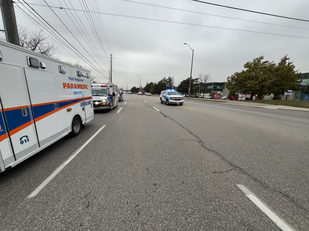 GbkMedic's tweet photo. @Peel_Paramedics on scene of chemical spill area of Tomken &amp; Eglinton. Tomken closed Nuvik to Timberlea. 2 pt to local for assessment. 3 additional pt assessed on scene and declined transport. @PeelPolice @MississaugaFES https://t.co/vxploonYFd
