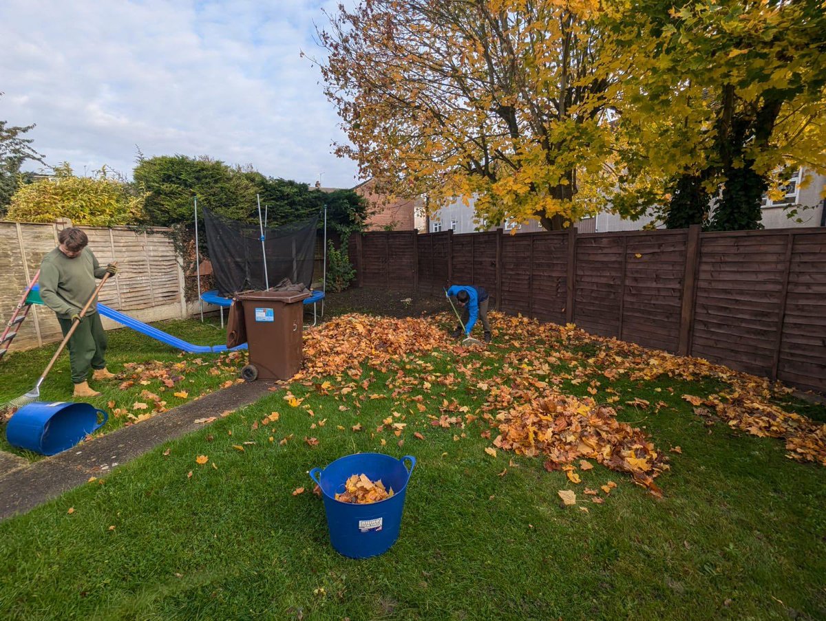 MudlarksGarden's tweet photo. It’s the time of year when Special Branch do lots of leaf clearing 🍁 https://t.co/iuYu3MdL3o