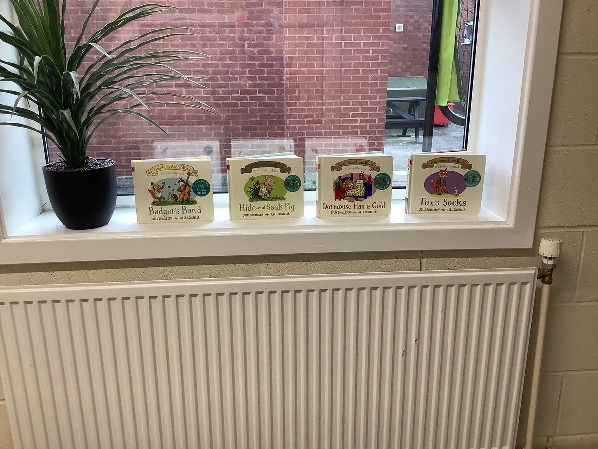 TheRichmondPri's tweet photo. Look at all of our lovely new books donated by the PFA. Thank you so much! #Readingmakesyouclever https://t.co/TFxLJYfHzk