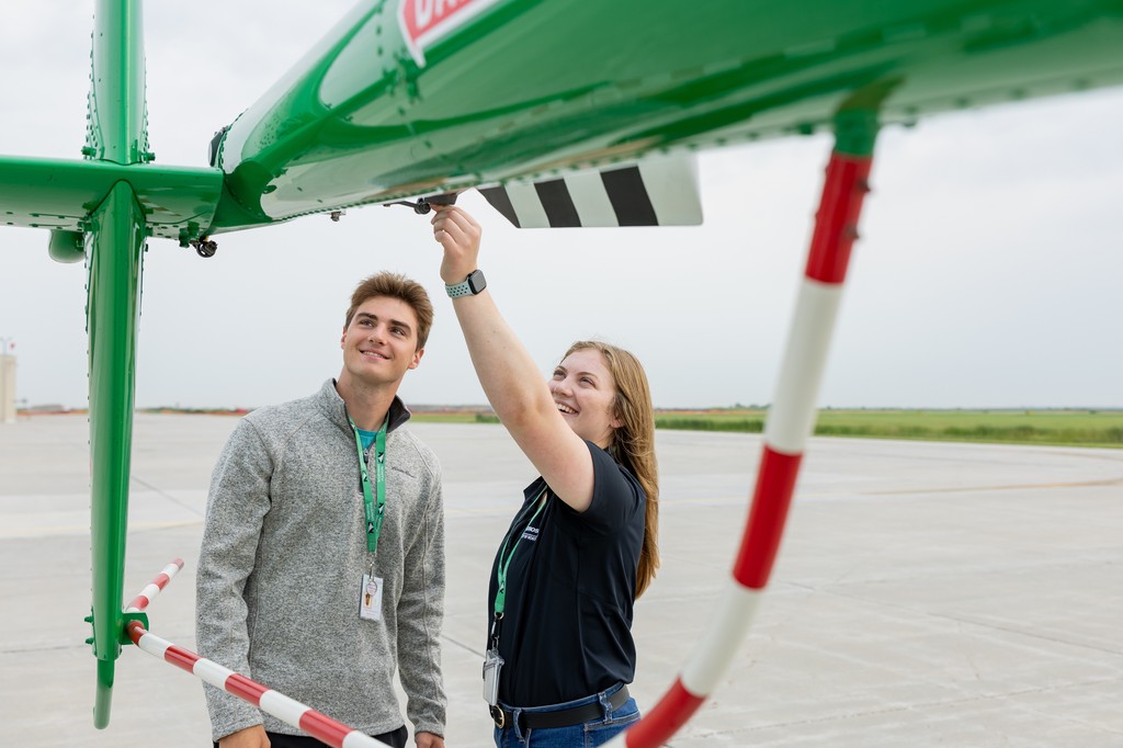 UNDAerospace's tweet photo. Happy Friday! 😊🚁

#flyUND #helicopters #flight #aviation https://t.co/uy8sWtQBgK