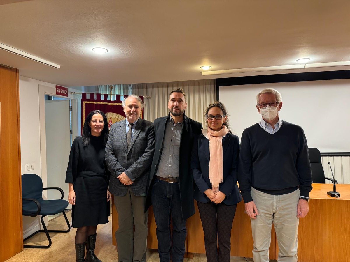 Grupo de Investigación 'Educación y Diversidad' (@grupo_educacion) on Twitter photo Excelente presentación y defensa de la tesis doctoral realizada por Daniel García Goncet. Felicitaciones y Enhorabuena!!! <a href="/DGGoncet/">Daniel G. Goncet</a> <a href="/diestbdg/">belén</a> <a href="/atianaf/">Alejandro Tiana</a> <a href="/ainatarabini/">Aina Tarabini</a> <a href="/mbvigo/">Begoña Vigo Arrazola</a> <a href="/lucio_villegas/">Lucio Villegas</a> Excelente presentación y defensa de la tesis doctoral realizada por Daniel García Goncet. Felicitaciones y Enhorabuena!!! <a href="/DGGoncet/">Daniel G. Goncet</a> <a href="/diestbdg/">belén</a> <a href="/atianaf/">Alejandro Tiana</a> <a href="/ainatarabini/">Aina Tarabini</a> <a href="/mbvigo/">Begoña Vigo Arrazola</a> <a href="/lucio_villegas/">Lucio Villegas</a>