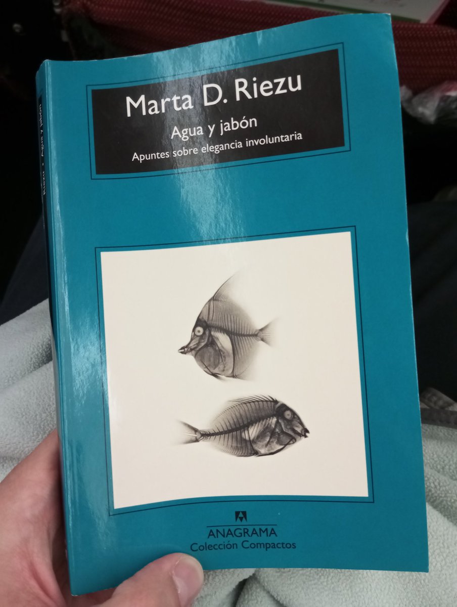 Bibliomaniatico's tweet photo. "El dolor no se puede gestionar, la tristeza sí"

Marta D. Riezu https://t.co/Q1Um1VHVgO