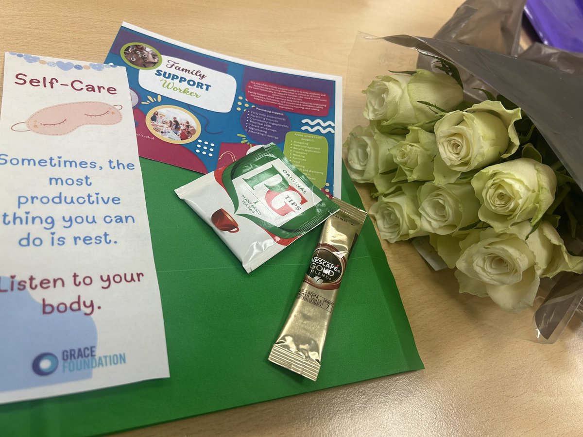 KIsaksen81's tweet photo. 🌟🌟Spoilt today by colleagues. Flowers from my SLT 🌷 and a #selfcarekit from the fabulous @GraceFdtn Ethos Team. Feeling fortunate to be part of the @Huxlow community 🥰 #TheHuxlowWay🌟🌟 https://t.co/50CtxLMBzj