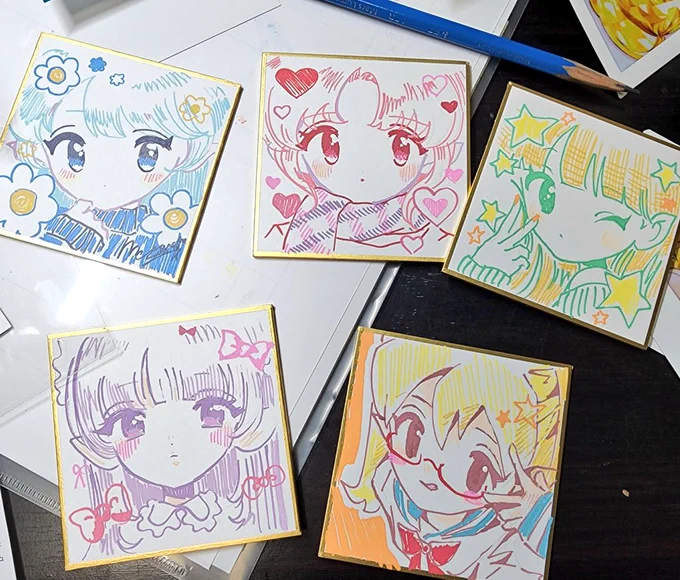 豆色紙以外に
ハガキサイズドローイングと
Mサイズの色紙もあるんですけど
時間なさすぎて少なめです😭
今日ホテル帰ってちょこっと描くつもりなので明日また増えると思います(';ω;`)
写真撮りわすれたから設営できたら撮って載せるね～!～!～!🐟️ 