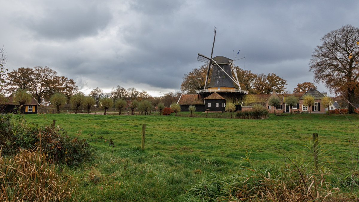 AnnySpoolder's tweet photo. Nog wat herfstkleuren in ons mooie #Twente #Notter #Grimberg #Wierden #Pelmolen #Rijssen #RijssenHolten #natuur #herfst ๐๐๐โ๐ซ๐ฅฎ https://t.co/7aYeXYajhi