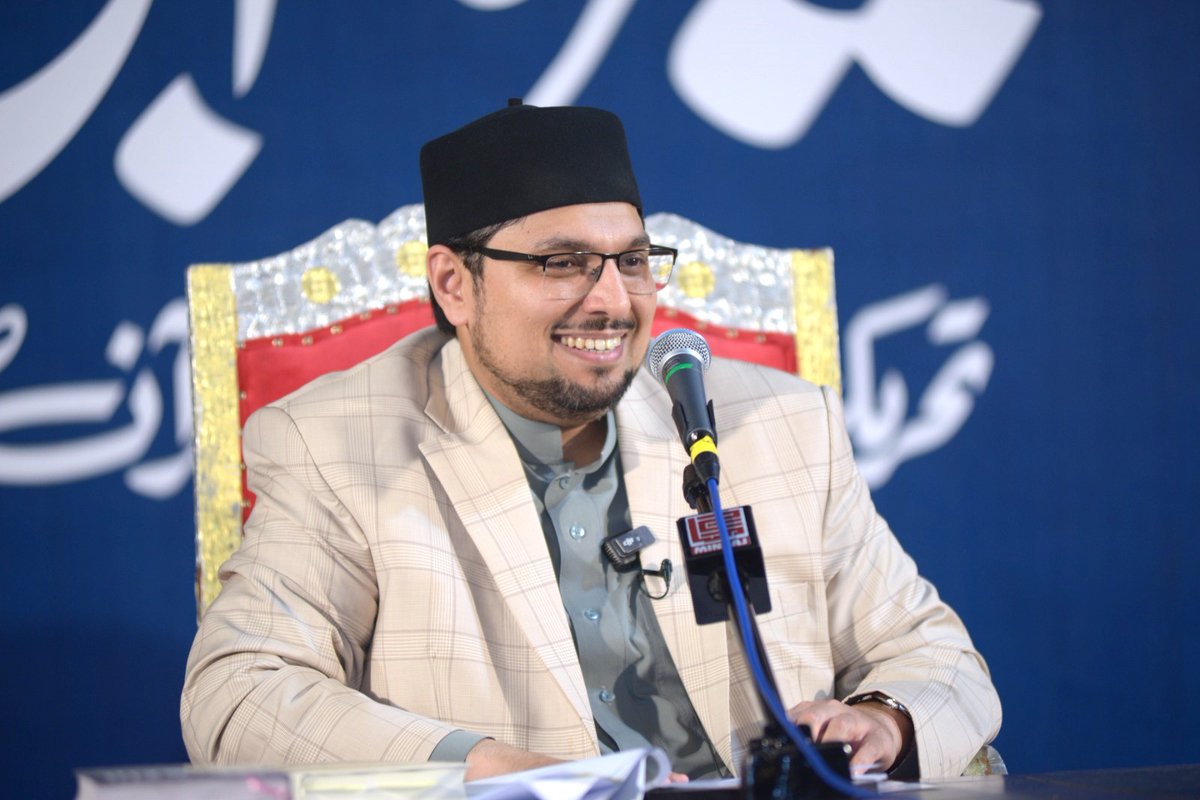 DrHussainQadri's tweet photo. ایمان کا سرچشمہ محبتِ رسولﷺ ہے: پروفیسر ڈاکٹر حسین محی الدین قادری
منہاج القرآن انٹرنیشنل کے صدر پروفیسر ڈاکٹر حسین محی الدین قادری کی بھمبر آزاد کشمیر میں منعقدہ فقید المثال سیرۃ النبی ﷺ کانفرنس میں شرکت و خطاب
کانفرنس میں ہزاروں عشاقانِ مصطفیٰ ﷺ (مرد و خواتین) نے شرکت کی۔
صدر منہاج القرآن انٹرنیشنل نے اپنی گفتگو کا آغاز کرتے ہوئے کہا کہ آج کی نشست کا موضوع محبت ہے۔ تاجدارِ کائناتﷺ کی ذاتِ بابرکات سے امت محمدی کے تعلقِ حبی، اس کی علامات اور اس کے ثمرات پر روشنی ڈالی جائے گی۔
انہوں نے کہا کہ اللہ رب العزت نے انسان کو بے شمار نعمتوں سے نوازا ہے، جن میں اچھی صحت، رزق حلال، اولاد، گھر بار، اور کشادگی جیسی نعمتیں شامل ہیں۔ لیکن سب سے بڑی نعمت ایمان ہے۔ ایمان کی نعمت اس شخص کو عطا ہوتی ہے جس کے دل میں محبوبِ خدا ﷺ کی محبت موجود ہو، کیونکہ محبتِ رسول ﷺ کے بغیر ایمان کا حصول ممکن نہیں۔
انہوں نے کہا کہ اللہ رب العزت نے کائنات کی تخلیق کی بنیاد دو جذبات پر رکھی: جذبۂ محبت اور احساسِ نفرت۔ اصل اور بنیادی جذبہ محبت ہے، جبکہ نفرت محبت کو ظاہر کرنے کے لیے تخلیق کی گئی ہے۔ حدیث قدسی کے مطابق، اللہ نے فرمایا: "میں ایک چھپا ہوا خزانہ تھا، پھر میں نے چاہا کہ لوگ مجھے پہچان سکیں، تو میں نے کائنات تخلیق کی۔"
انہوں نے کہا کہ محبتِ رسول ﷺ کا تقاضا یہ ہے کہ ہر عمل میں آقا ﷺ کی اطاعت کی جائے اور ان کے اسوہ کی پیروی کی جائے۔ عاشقِ رسول کی علامات میں سے ہے کہ اسے آقا ﷺ کی زیارت کا شوق ہوتا ہے، اور اس کے اخلاق نبوی ﷺ کی طرح ہوتے ہیں۔ اگر ہم دعویٰ محبت کرتے ہیں تو یہ ضروری ہے کہ ہمارے اخلاق اچھے ہوں، گالی گلوچ، ظلم اور سختی ختم ہو۔ سچا عاشقِ رسول وہ ہے جو آقا ﷺ کو تکلیف نہ پہنچانے کی کوشش کرے اور ہر وقت ذکرِ رسول ﷺ کرتا ہو۔
انہوں نے کہا کہ ایمان کی تکمیل کے لیے چار چیزوں کا ہونا ضروری ہے: محبتِ رسول ﷺ، اطاعتِ رسول ﷺ، اتباعِ رسول ﷺ اور تعظیمِ رسول ﷺ۔ اگر ان میں سے کسی ایک میں کمی ہو، تو ایمان متاثر ہو جاتا ہے۔
تحریک منہاج القرآن نے ان اصولوں کو اپنایا ہے اور اس کی ہر سرگرمی میں ذکرِ رسول ﷺ کو شامل کیا ہے۔ یہ تحریک امت میں محبتِ رسول ﷺ، اتحاد، اخلاق، علم اور اسلام کے دفاع کو فروغ دیتی ہے۔ تحریک منہاج القرآن کا رفیق بن کر اس پیغام کو ہر گوشے میں پہنچائیں، تاکہ یہ حسین طرزِ حیات نسلوں تک منتقل ہو۔
آج کی سیرت کانفرنس کا پیغام یہ ہے کہ ایمان محبتِ رسول ﷺ سے ہے، اور محبت کا مکمل مفہوم اطاعت، اتباع اور تعظیم میں ہے، جسے تحریک منہاج القرآن بہترین طریقے سے سکھاتی ہے۔
پروفیسر ڈاکٹر حسین محی الدین قادری نے تحریک منہاج القرآن اور اس کے جملہ فورمز کے قائدین و کارکنان کو عظیم الشان اور فقید المثال اجتماع کے انعقاد پر خصوصی مبارکباد پیش کی۔
کانفرنس میں نائب ناظم اعلیٰ ریاست ہائے کشمیر انجینئر محمد رفیق نجم، علامہ حسن میر قادری، محمد اقبال مصطفوی، سہیل احمد رضا، علامہ جمیل احمد زاہد، چودھری ریاست علی چدھڑ، ابرار سرور شاہ، پروفیسر عتیق احمد طاہر، وحید شریف، شہزاد القمر مجید، ڈاکٹر امجد حسین، زونل ناظمہ منہاج ویمن لیگ کشمیر رافعہ عروج ملک سمیت تحریک منہاج القرآن کے مختلف فورمز کے قائدین و کارکنان، سیاسی، سماجی، مذہبی، علمی، صحافتی شخصیات، اور عامۃ الناس کی کثیر تعداد نے شرکت کی۔
#LoveForProphetﷺ #MinhajulQuran #SeeratUnNabi #Conference #BhimberAzadKashmir #IslamicTeachings