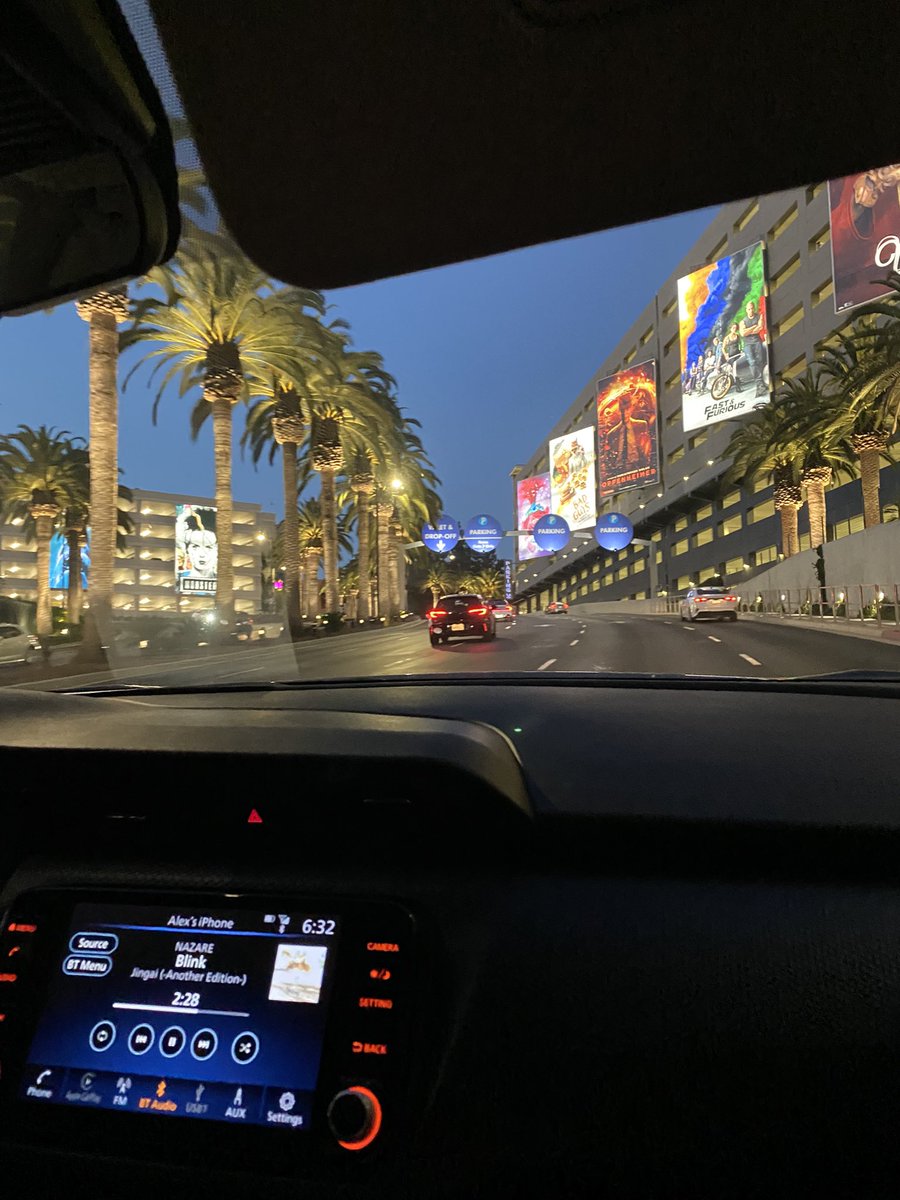 _mu_49_'s tweet photo. We got to our hotel and slept for 3 hours before heading to the fan trip at Universal Studios Hollywood! The scenery is so nice! Traffic was crazy though lol https://t.co/AWJdjDHL03