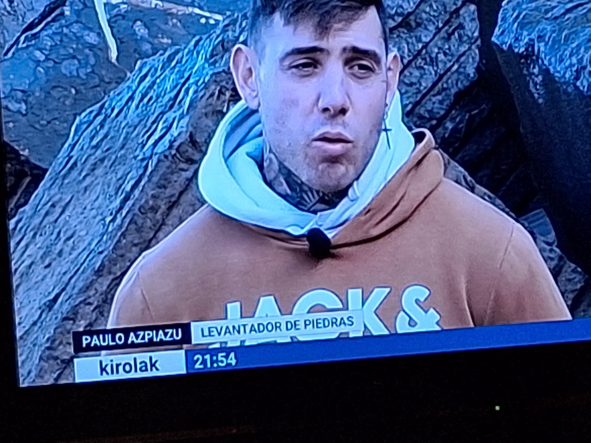 agurain77's tweet photo. Baina ze puta mierda da hau @eitbNoticias @eitbkirolak 
LEVANTADOR DE PIEDRAS????? https://t.co/4jNmp5Q2Rz