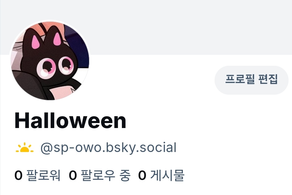 Halloween tweet media