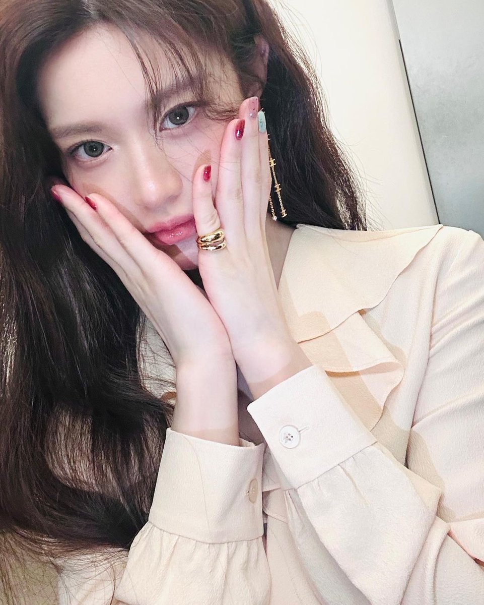 Hands on my face, thoughts in the air. Care to guess what's on my mind right now?