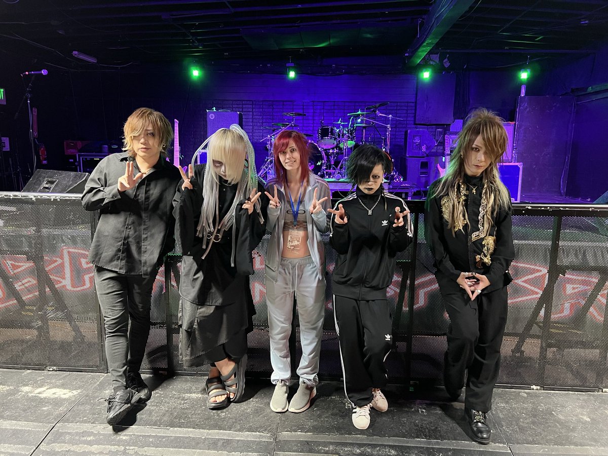 _mu_49_'s tweet photo. The next day was the live! I haven’t headbanged so hard in years😵‍💫 I almost passed out lol it was awesome https://t.co/oCpz5dHAjl