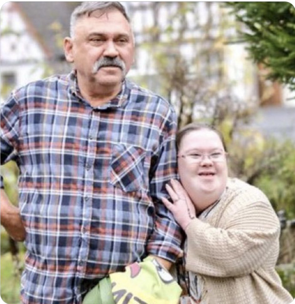 Dieser Mann hat es gewagt, gegen das establishment aufzubegehren! #RobertHabeck hat ihn in die Schranken verwiesen und sich selber so kurz vor der Wahl,  keinen Gefallen getan! Man kann sich nur fremdschämen für dieses Land🫣
#NiewiederGrün #Schwachkopf