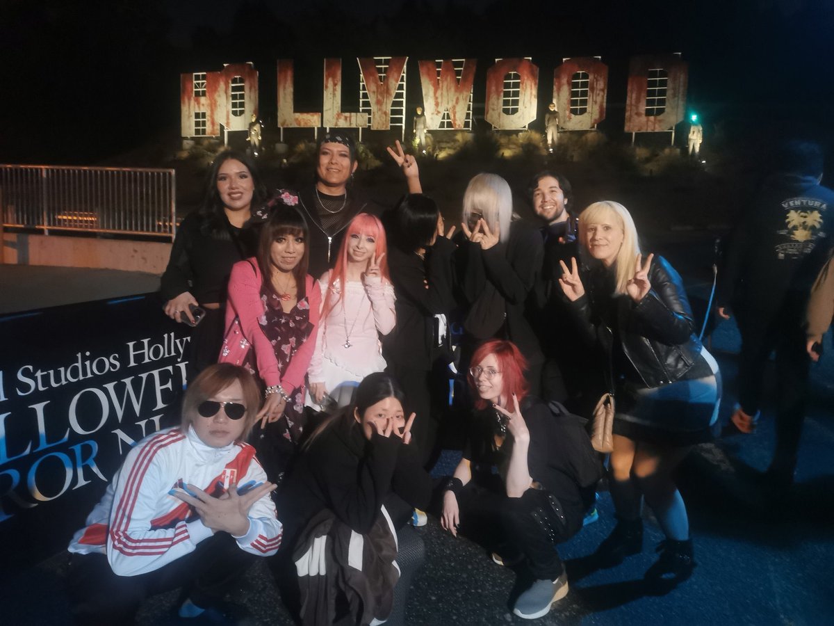 _mu_49_'s tweet photo. Yoh-san walked ahead so we had to take the group pic without him😭 https://t.co/k3FUhXELvs