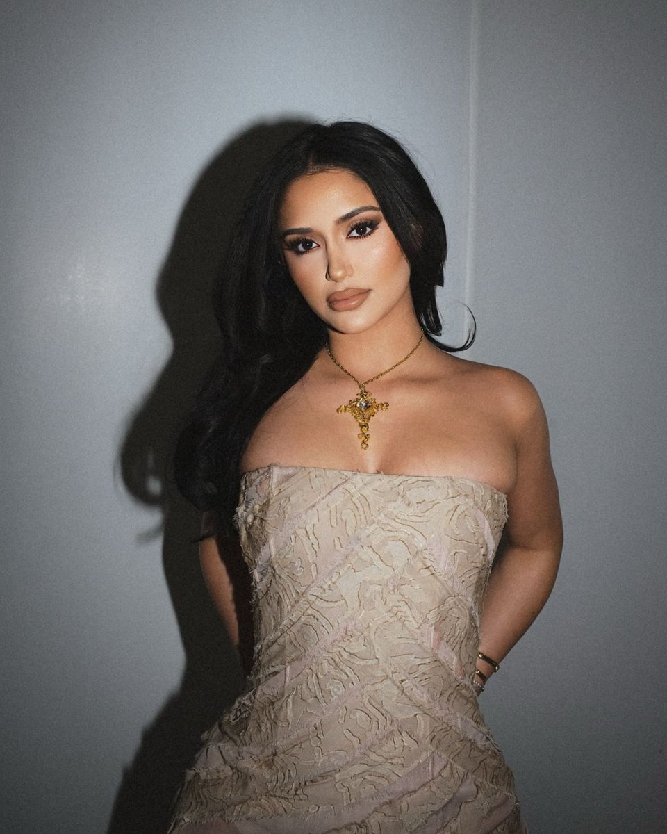 saintxashley's tweet photo. THE WAY SHE ATE UP THIS LOOK ?!?!? https://t.co/lrMbWgqE2D