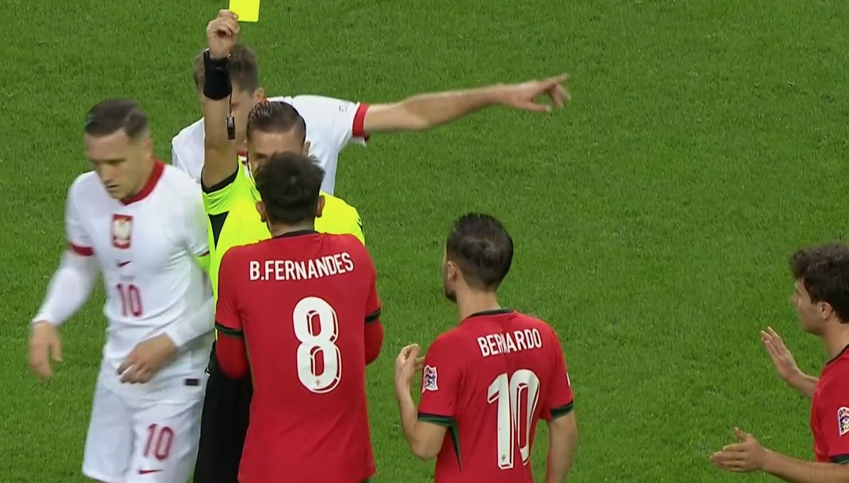MUnitedFR's tweet photo. Bruno Fernandes manquera le prochain match du Portugal lundi après son carton jaune. [@ojogo] #MUFC https://t.co/AQ7IY0RhiF