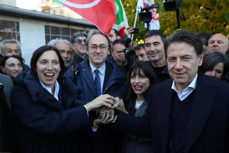 Non so dare un titolo a questa foto. Mi aiutate? Grazie.