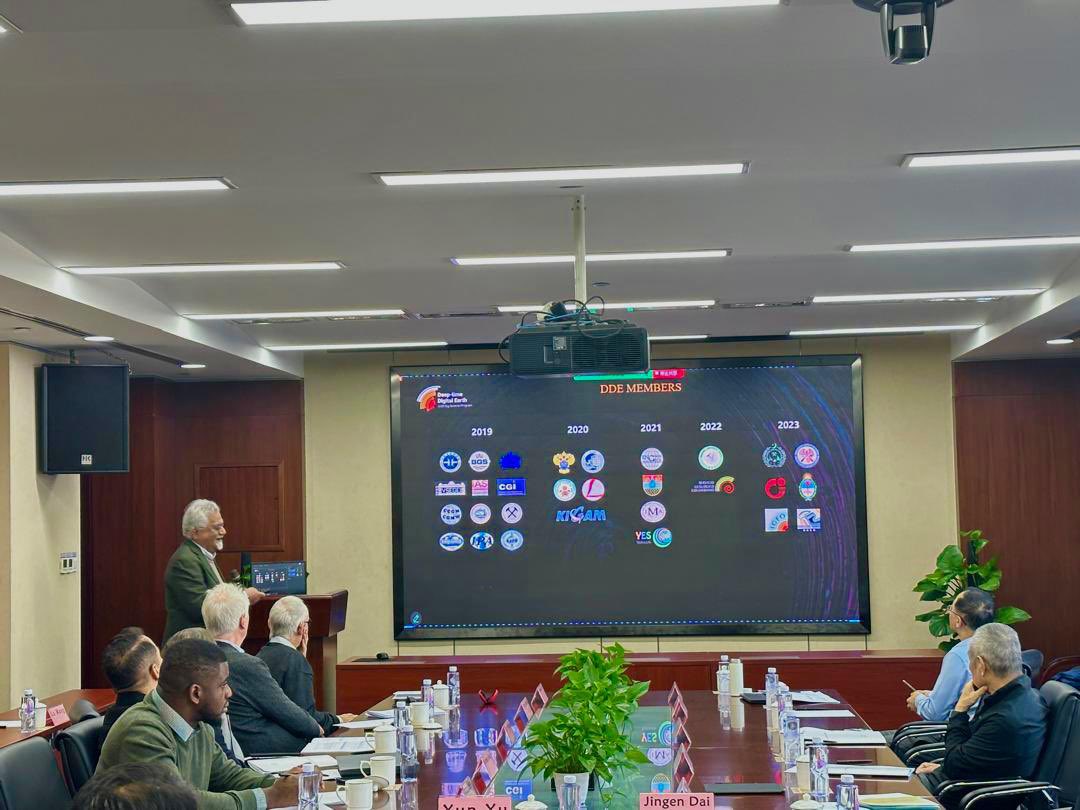 bahls701's tweet photo. Under the invitation of the Ministry of Natural Resources of China, I had the great pleasure of participating in several workshops and meetings about natural hydrogen with all the stakeholders there. 

#Dromarmaiga #hydrogènenaturel #GeoH2 #hnatconsult https://t.co/5A3rrjdY69