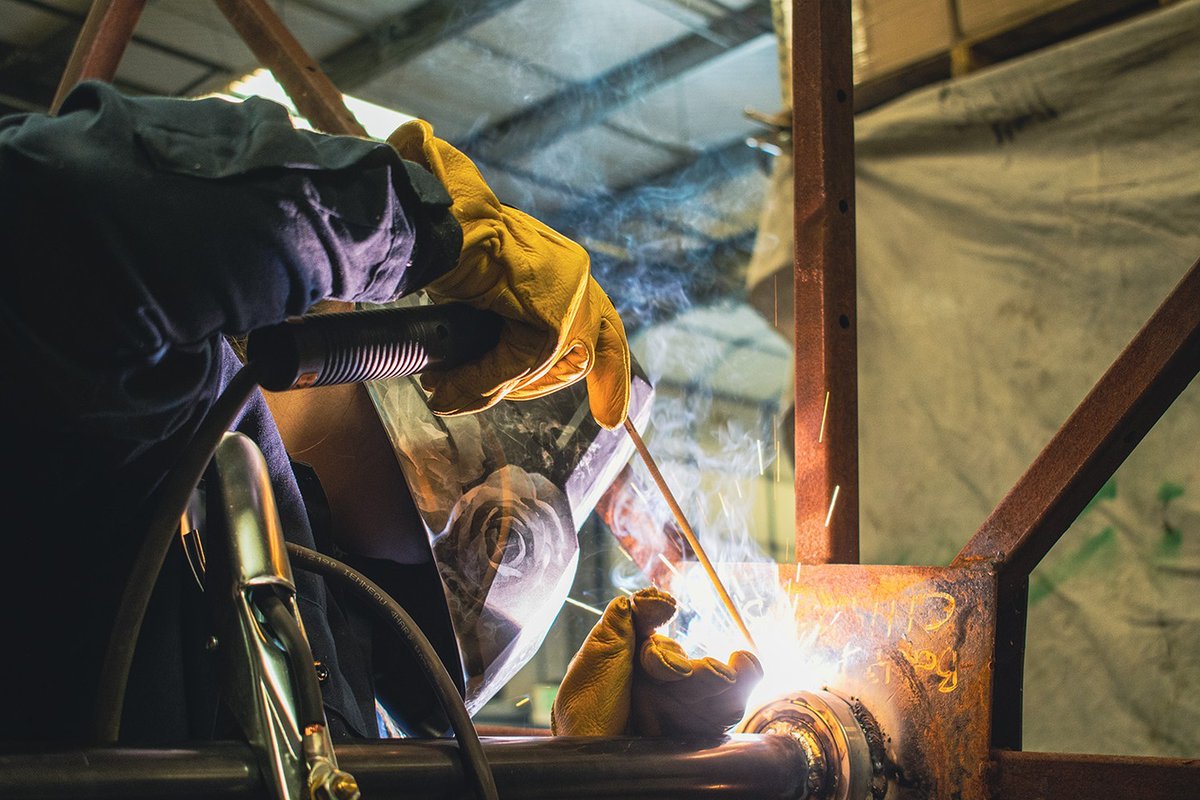 forneyind's tweet photo. Flashback to our wild welding project: crafting the massive Tour de Fat bike with the Forney 220 MP! Think you're up for a challenge like this? 🚲🔥@matt.kaufman
#WeldingAdventures #DIYBikeBuild #TourDeFatDreams #TourDeFat #FOCOLiving #Welding #WeldingProject #forneyind https://t.co/VWRvKe7Hla