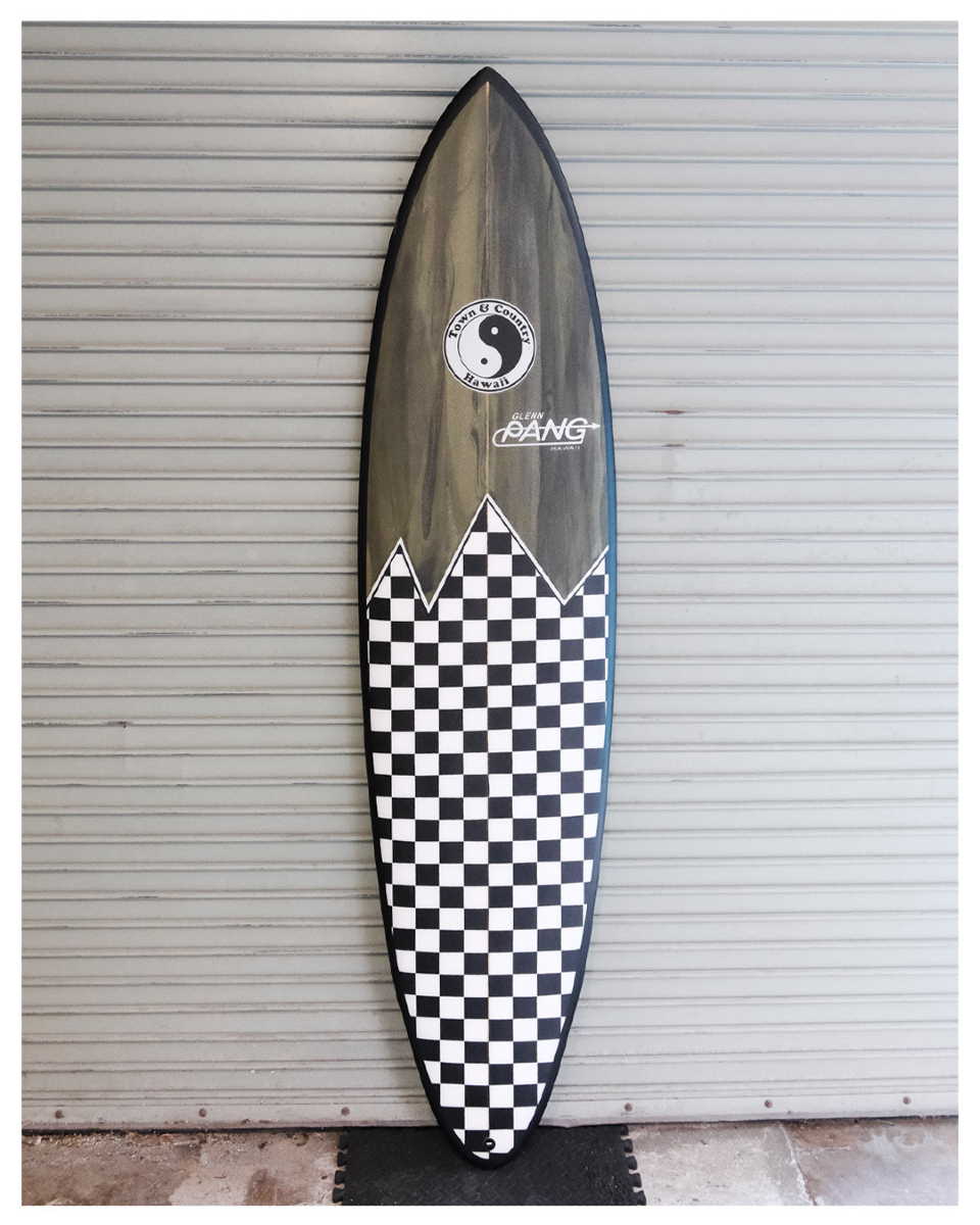tcsurfdesigns's tweet image. Super stylish spray on this epic MDL by @gpangsurf. Best midlength in the business. 7'4"x21 1/4"x2 7/8", 48.98L

#customsurfboards #madeinhawaii #stokeandaloha #surfboards #hawaiisurf #surfing