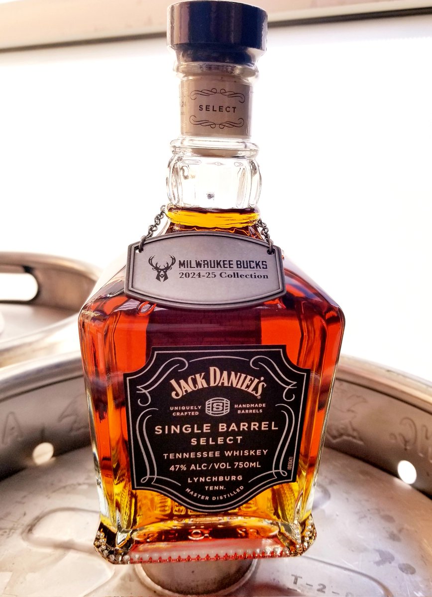 CityViewLiquor's tweet photo. New today for the @Bucks fan in your life-๐ฅ๐ฅ๐ฅ
@JackDaniels_US
#StartYourWeekend #BarrelAgedLiquidTreasure #SingleBarrelSelect #TennesseeWhiskey #Bourbon #WHISKEY #BucksFan #MilwaukeeBucksFans #BarrelAgedLiquidTreasure https://t.co/JlTO69uRuS