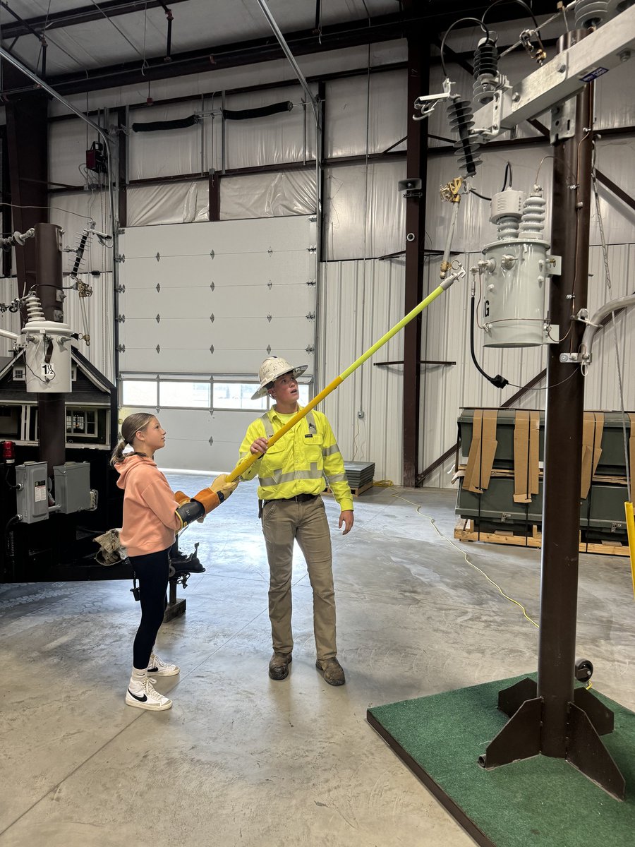 What a great day to host students from Livingston County Middle School! Students toured the headquarter office and viewed a safety demonstration conducted by our line technicians.
