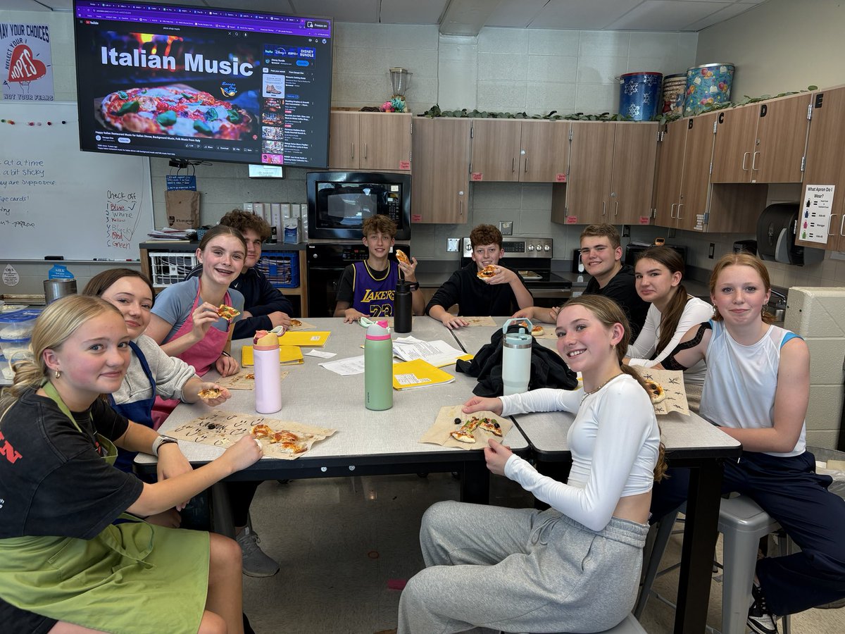 Mrs. Warren (@lwarren30) on Twitter photo Friday calls for fun! Was invited to make pizza with students in Foods at <a href="/IHKnights/">Indian Hills</a>! Friday calls for fun! Was invited to make pizza with students in Foods at <a href="/IHKnights/">Indian Hills</a>!