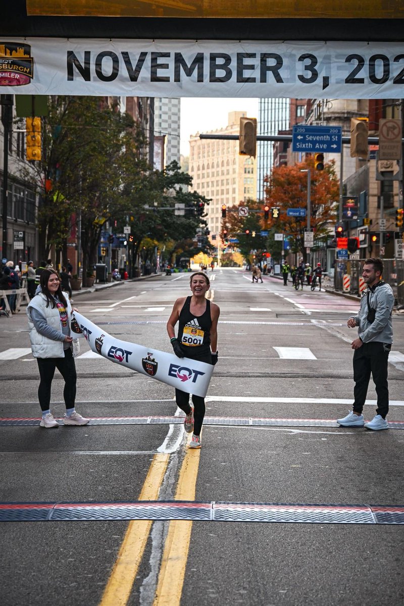 kellyfastruns's tweet photo. Flashback Friday to breaking tape in Pitt at EQT Pittsburgh 10K by @P3RmovesPGH ๐ฉ Race state no. 39 ๐บ๏ธ #running #kellyfast #fbf https://t.co/RWwkIoiJuY