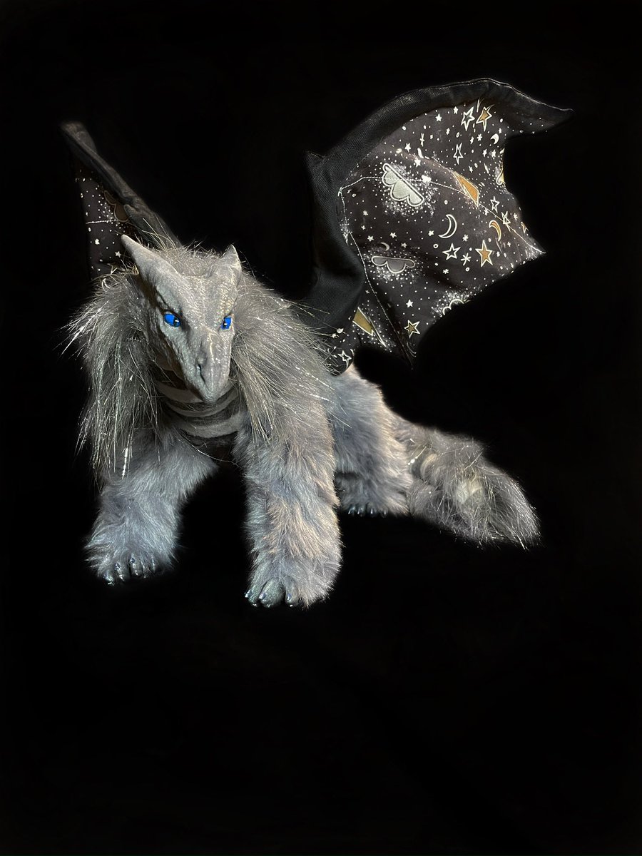 DapperRaptorSt's tweet photo. One last set of photos for our stormy silver dragon! I really enjoyed designing this head style, a much sharper and kind of angular dragon with shorter horns compared to the other new dragon head we worked on. I’ve got more plans in the works and more new art dolls to post! https://t.co/hh8g2ZdrkG