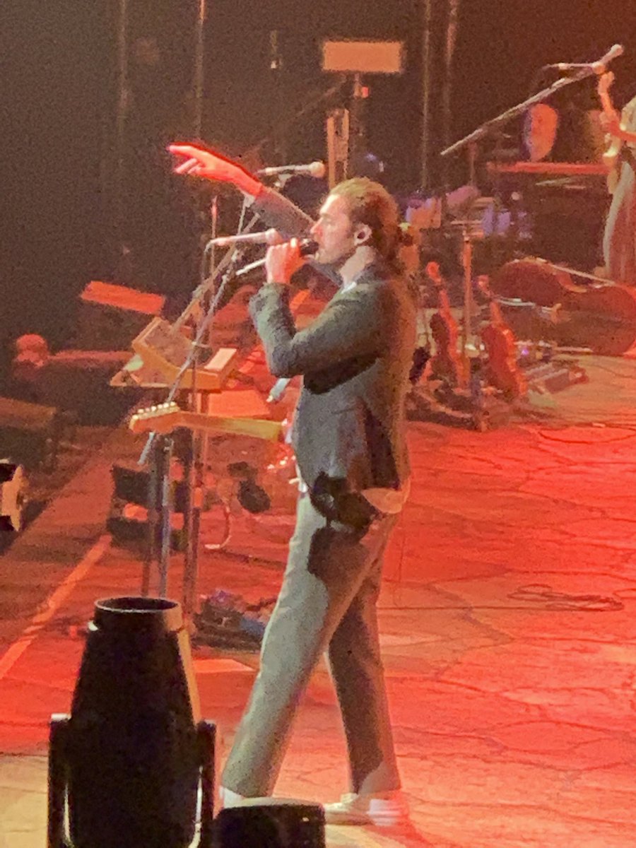 bekkadel's tweet photo. @Hozier brilliant night last night as always … thank you and all your crew 🙏🏽❤️ https://t.co/noLVpJxnD5