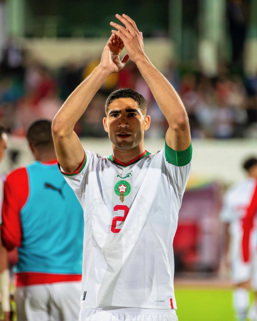 Gio_Hakimi212's tweet photo. 📊 | Achraf Hakimi 🇲🇦 vs Gabon 🇬🇦 :
- 90 minutes joués
- 1 passe décisive 👟
- 31/36 passes réussis (86%)
- 1 occasion crée
- 1 grande chance crée
- 1 tir
- 1 tacle réussis
- 5 dégagement et 3 de la tête
- 3 interceptions
- 3 récupérations
- 3 duels gagnés
#GABMAR https://t.co/RNjQX9f3Jd