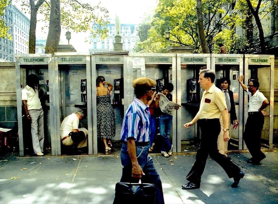Vrum83's tweet photo. Phone Booths on 42nd Street 
NYC, 1970's
Photo: Stephen F. Harmon https://t.co/r3tDURJdZF