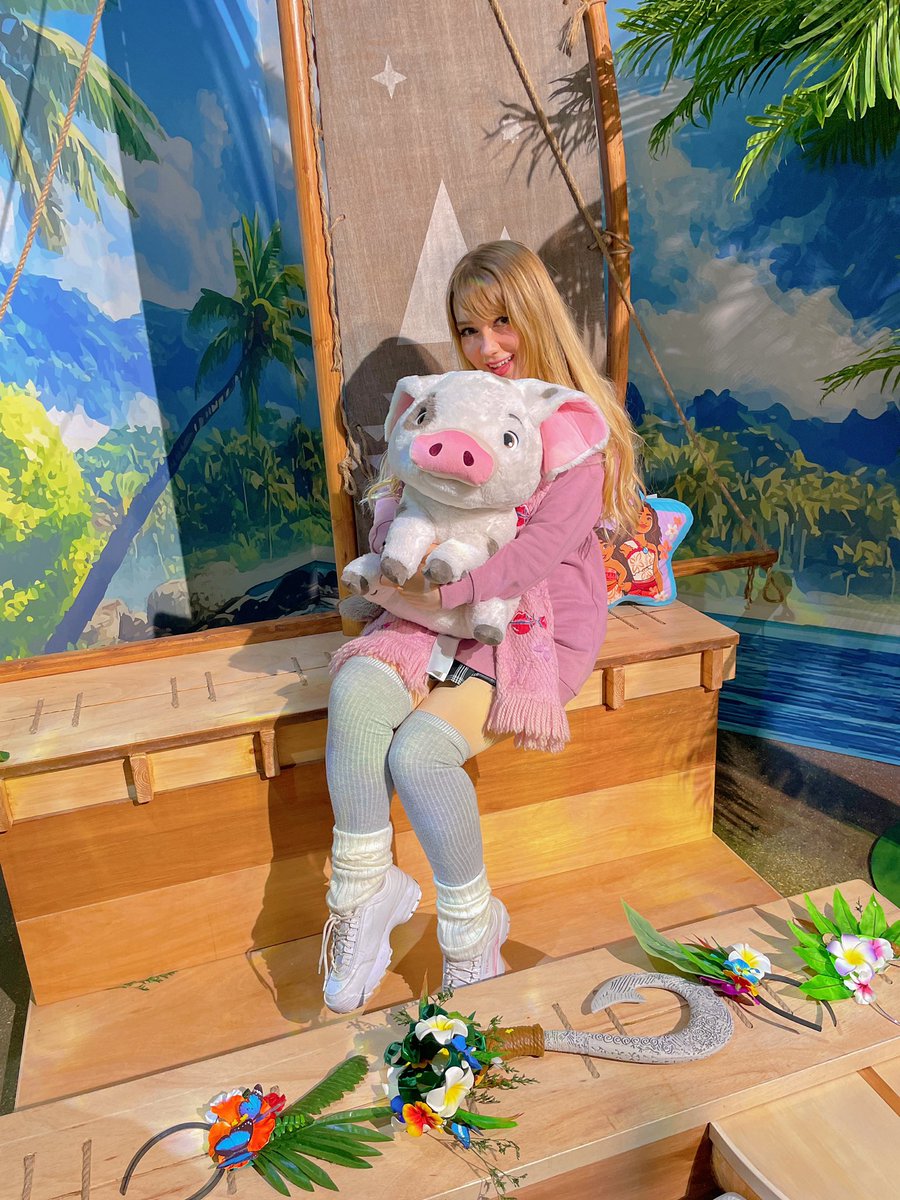 abipop's tweet photo. Yesterday I was invited to @Disney_UK’s very special holiday showcase~! 🥰🎁❄️
So many wonderful things coming out!! 🎄🎀 I can’t get over how cute stitch is~!

I’m always so thankful when Disney reach out to me! ✨🥹 Thank you so much for inviting me!♡ https://t.co/jDo107CoDP