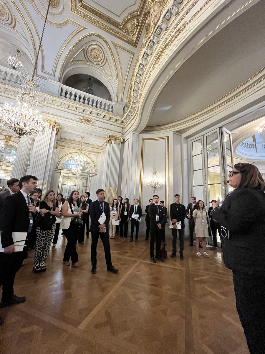JovenesDir's tweet photo. 🏛️ En el segundo día del #AlumniForum visitamos la Legislatura Porteña, donde seguimos conociendo y aprendiendo sobre nuestro país. ¡Una experiencia única para los jóvenes dirigentes! 🇦🇷 https://t.co/U3GWVWQRQi