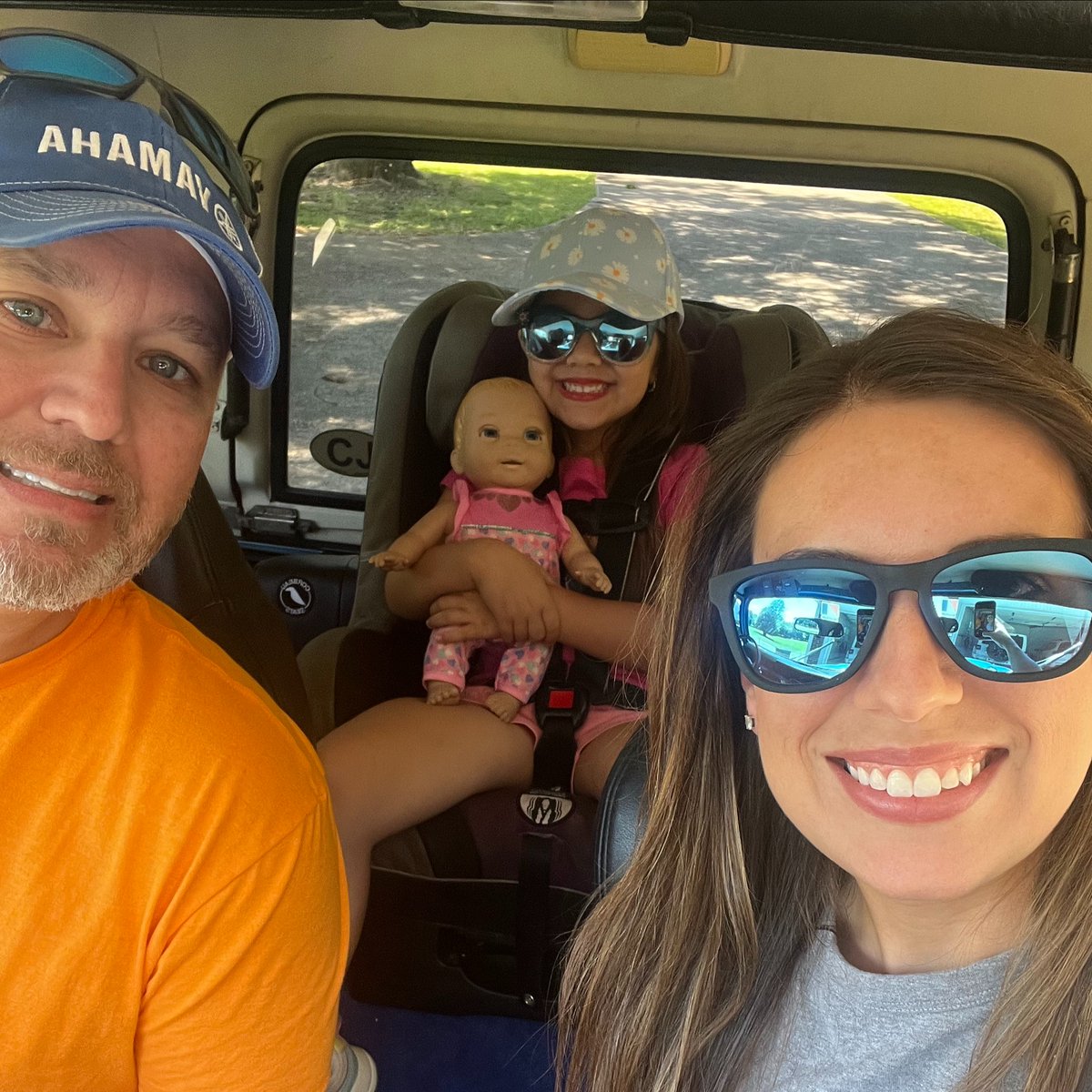 officialcdocs's tweet photo. Kricket Doker, RDT, CDA is our newest faculty. She is an expert in digital dentistry and loves to teach others. Outside of work, Kricket loves spending time with her daughter, outdoor adventures, and exploring. We're excited to have Kricket on our team! #dental #esthetic #cdocs https://t.co/80fdRdM7Hj