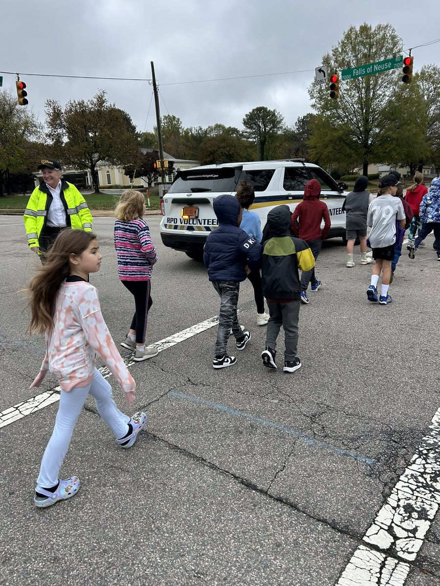 Class trip to the library!!! 📚📚📚 <a href="/NorthRidgeES/">NorthRidgeElementary</a> <a href="/tshillings/">Travis Shillings</a>