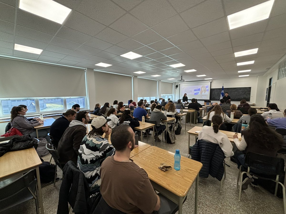 Est-ce que le fédéral nuit:

🔹 à l’avance social des femmes? 🙆🏻‍♀️ 
🔹 à la lutte aux changements climatiques? 🌱
🔹à la fiscalité du Québec? ⚜️

Ben quin!

Beaux échanges sur 50 raisons + une d’être indépendants avec une 60aine de jeunes de l’UdeS!

<a href="/BlocQuebecois/">Bloc Québécois</a> <a href="/JeunesBQ/">Forum jeunesse du Bloc Québécois</a>