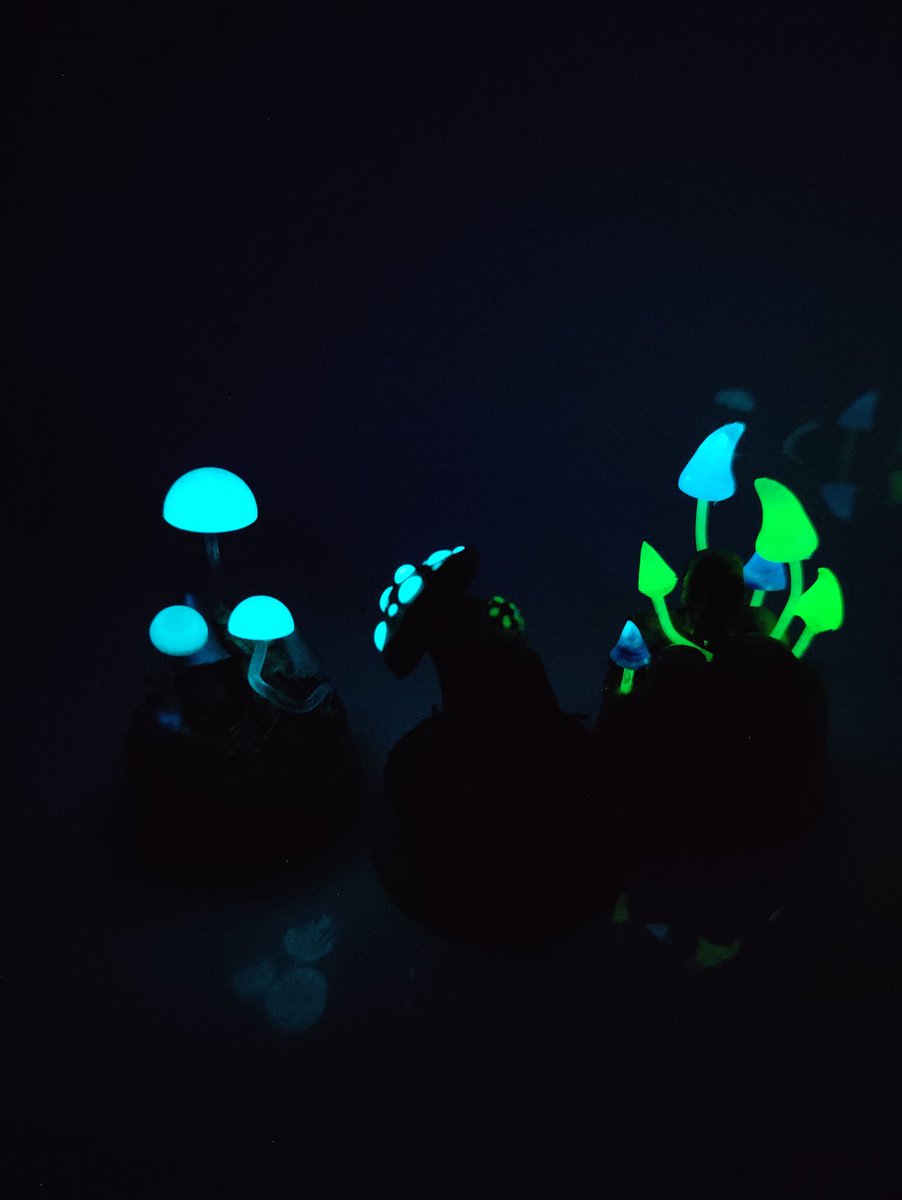 RexalphaUK's tweet photo. When im having a break from working on Rex I end up playing around and making weird little things from resin and clay. Obviously I have to make them glow and light up as well. https://t.co/BaB7LnYUrg