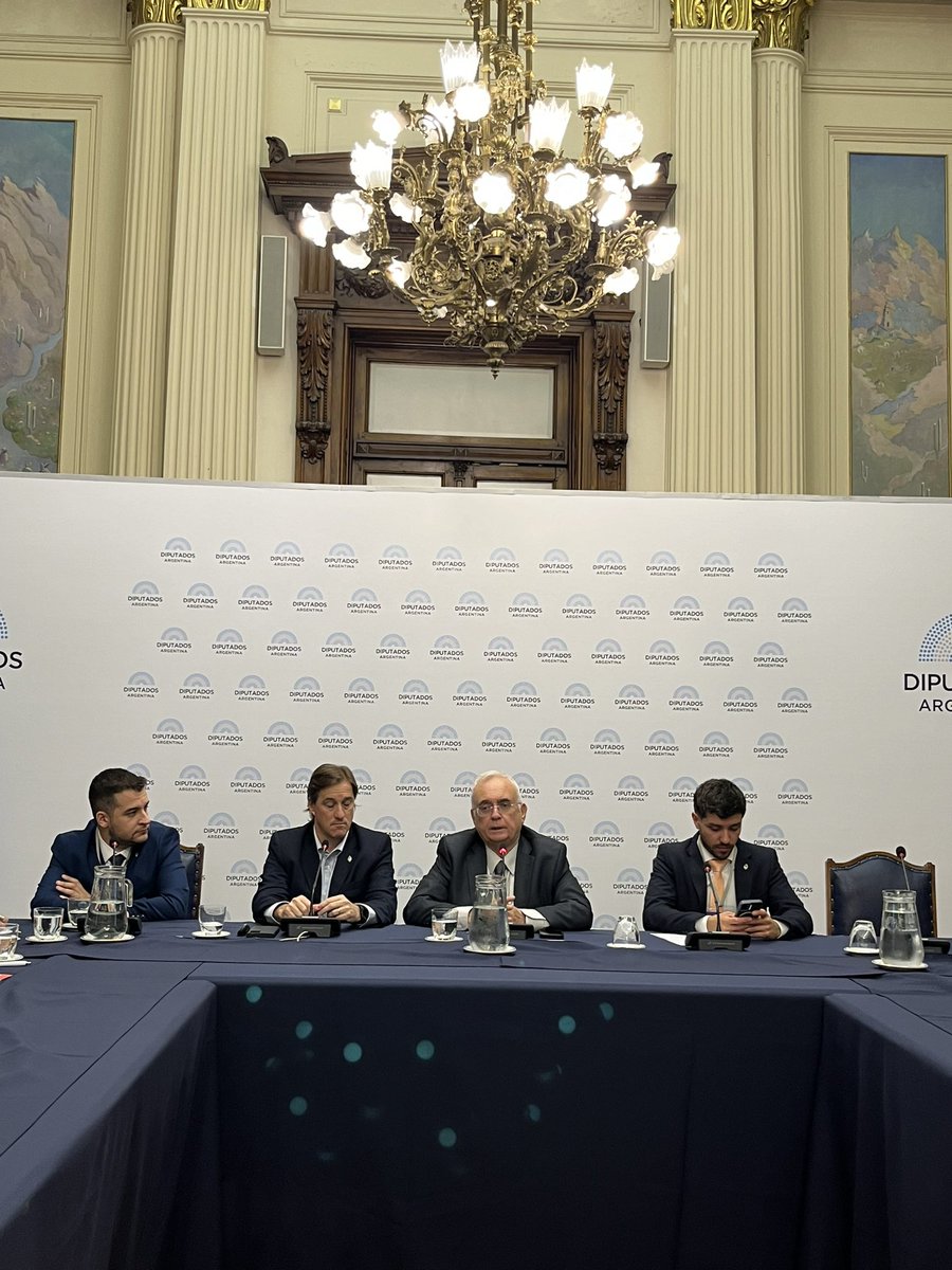 JovenesDir's tweet photo. 🗣️🏛️ CONFERENCIA III: “Violencia y delincuencia: causas y consecuencias”

Disertantes de lujo, gracias al Jefe de Gabinete del Ministerio de Seguridad de la Nación @Carlos_Manfroni y Cristián Méndez, creador del sistema de seguridad “Ojos en Alerta” https://t.co/6WGiFTDpmI