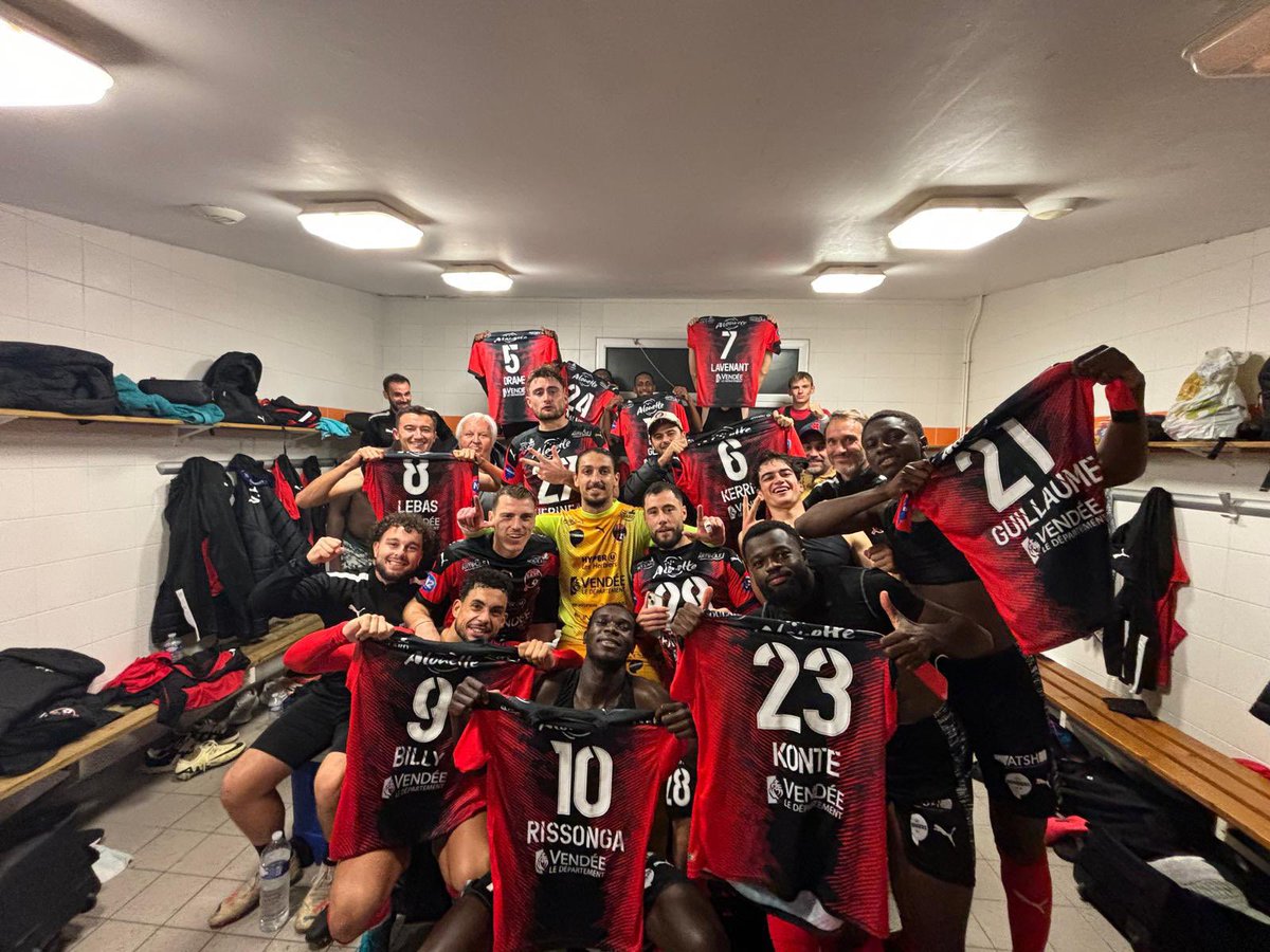 Footballogue's tweet photo. C’est la soirée des EXPLOITS en Coupe de France 🇫🇷🤩

▫️Les Herbiers (4es de N2) élimine Ajaccio (L2) avec des buts à la 90e et 95e minute (2-1) !

▫️Angoulême (14es de N2) élimine Rodez (2-1) !

▫️QRM (14es de N1) élimine le Paris FC (leader de L2) à Charlety après les tirs au but.