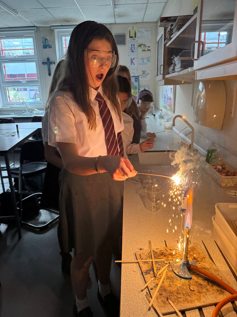 This week pupils made their own sparklers ✨ this experiment worked so well and we had such a big turnout that we had to split pupils across 3 different labs 🤩 we love having all of you along to the department and it’s such a great end to our week <a href="/stninianshigh/">Saint Ninian's</a>