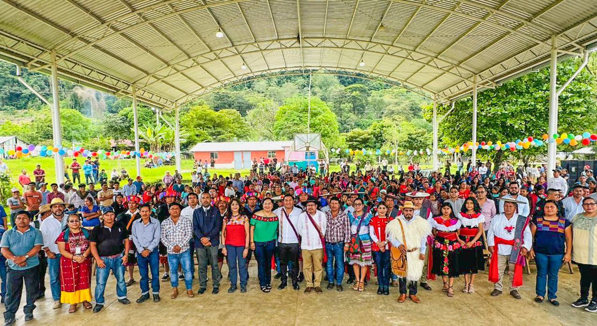 En la Realidad Trinidad, Las Margaritas, Chiapas, el director general del <a href="/INPImx/">INPI</a>, Adelfo Regino Montes, (<a href="/DEELAYUUK/">Adelfo Regino Montes</a>) encabezó junto con el presidente municipal del municipio de Las Margaritas, Bladimir Hernández Álvarez, la inauguración de la construcción de la línea y red de